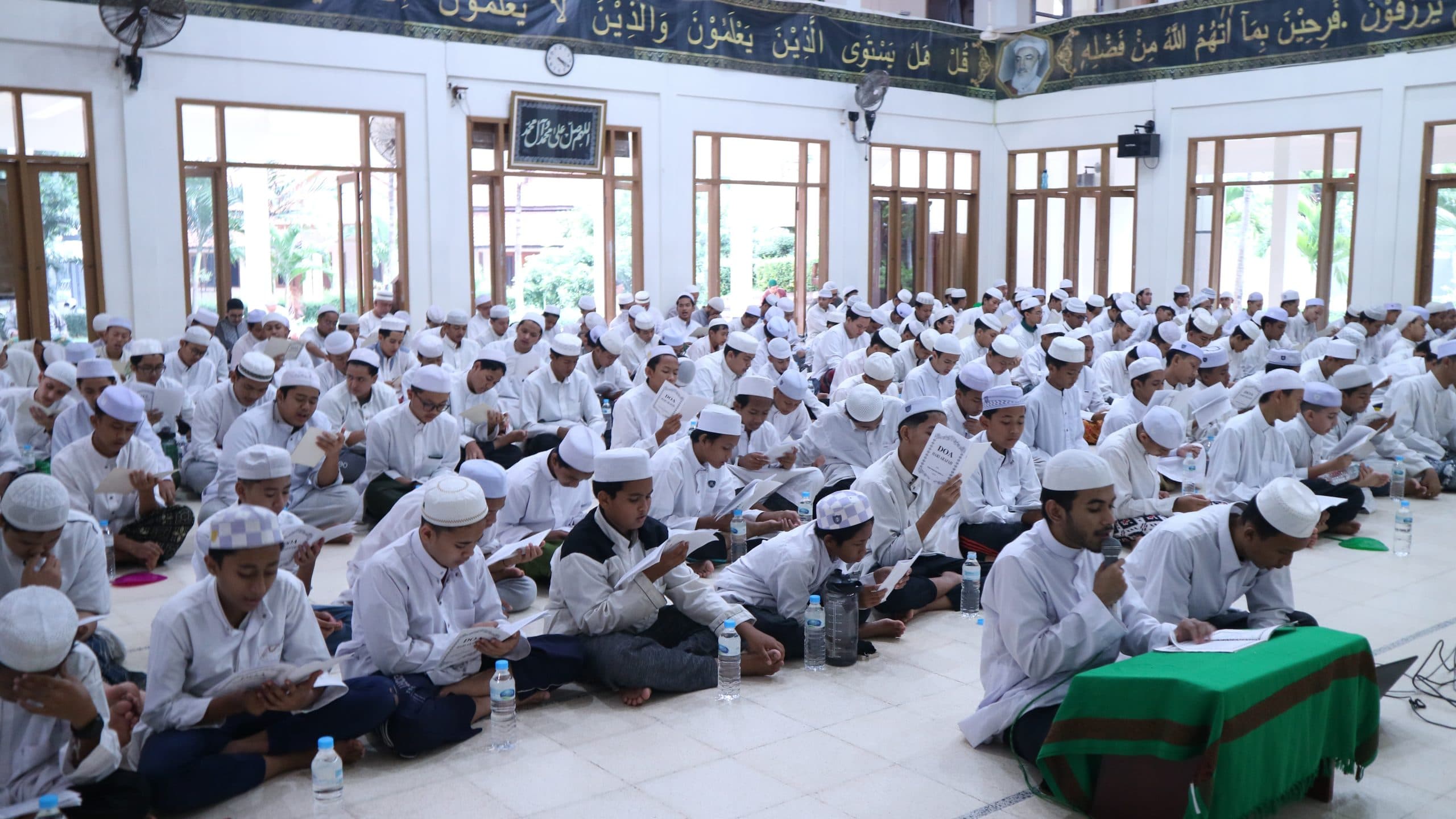Menyambut Idul Adha dengan Cahaya Ibadah, Ratusan Santri YAPI Hidupkan Malam dengan Tahajud dan Ziarah