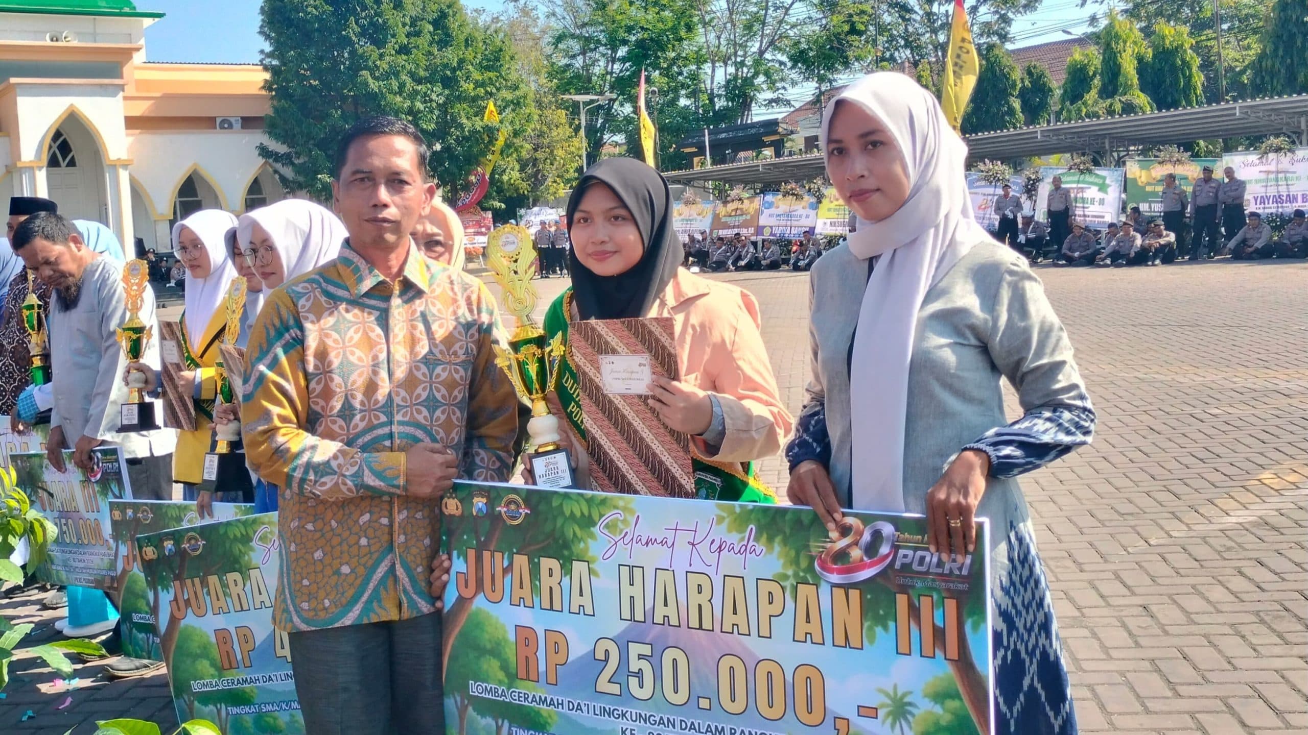 Siswi SMA Al Ma'hadul Islami Raih Juara Harapan 3 Lomba Dai Hari Lingkungan Tingkat Kabupaten Pasuruan