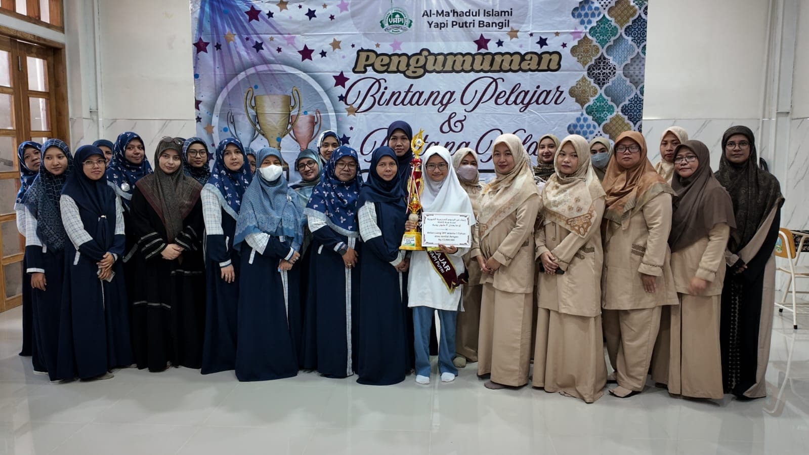 Fatimah Zaskiyah Sausan Kembali Raih Predikat Bintang Pelajar Al Ma'hadul Islami Tahun Ajaran 2025–2026