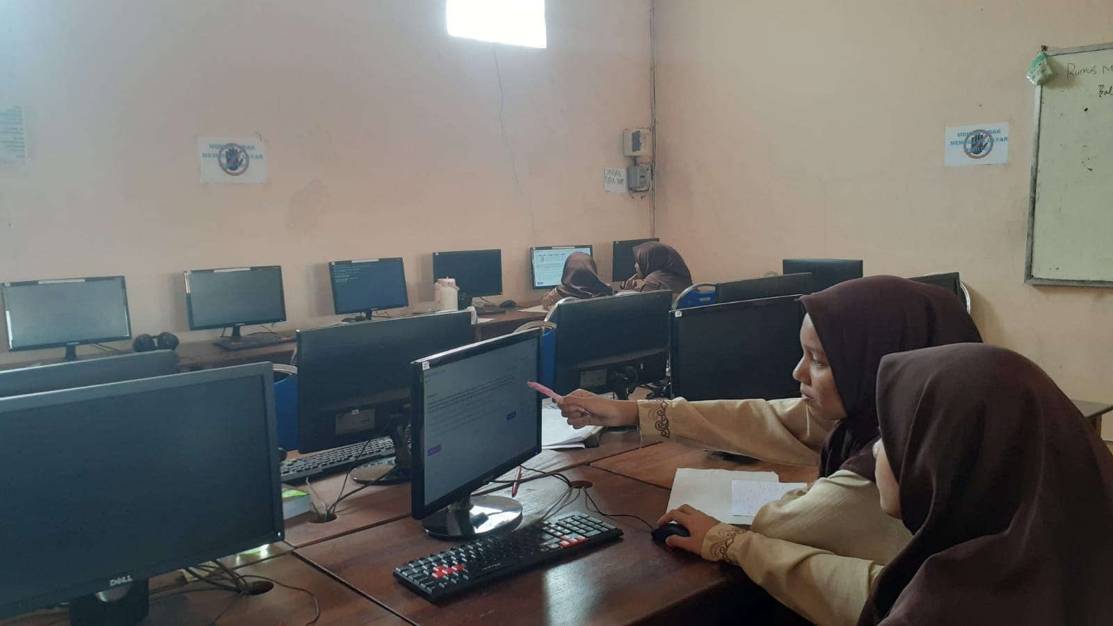 SMA dan SMP Al Ma’hadul Islami Ikuti Babak Penyisihan Lomba Bioetanol UNEJ