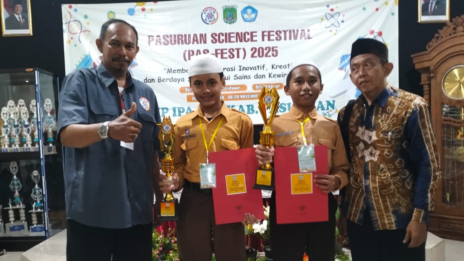 Dua Santri SMP Al Ma’hadul Islami YAPI Bangil Raih Juara 1 dan 3 pada Sci Battle (Olimpiade IPA) Pas Fest 2025