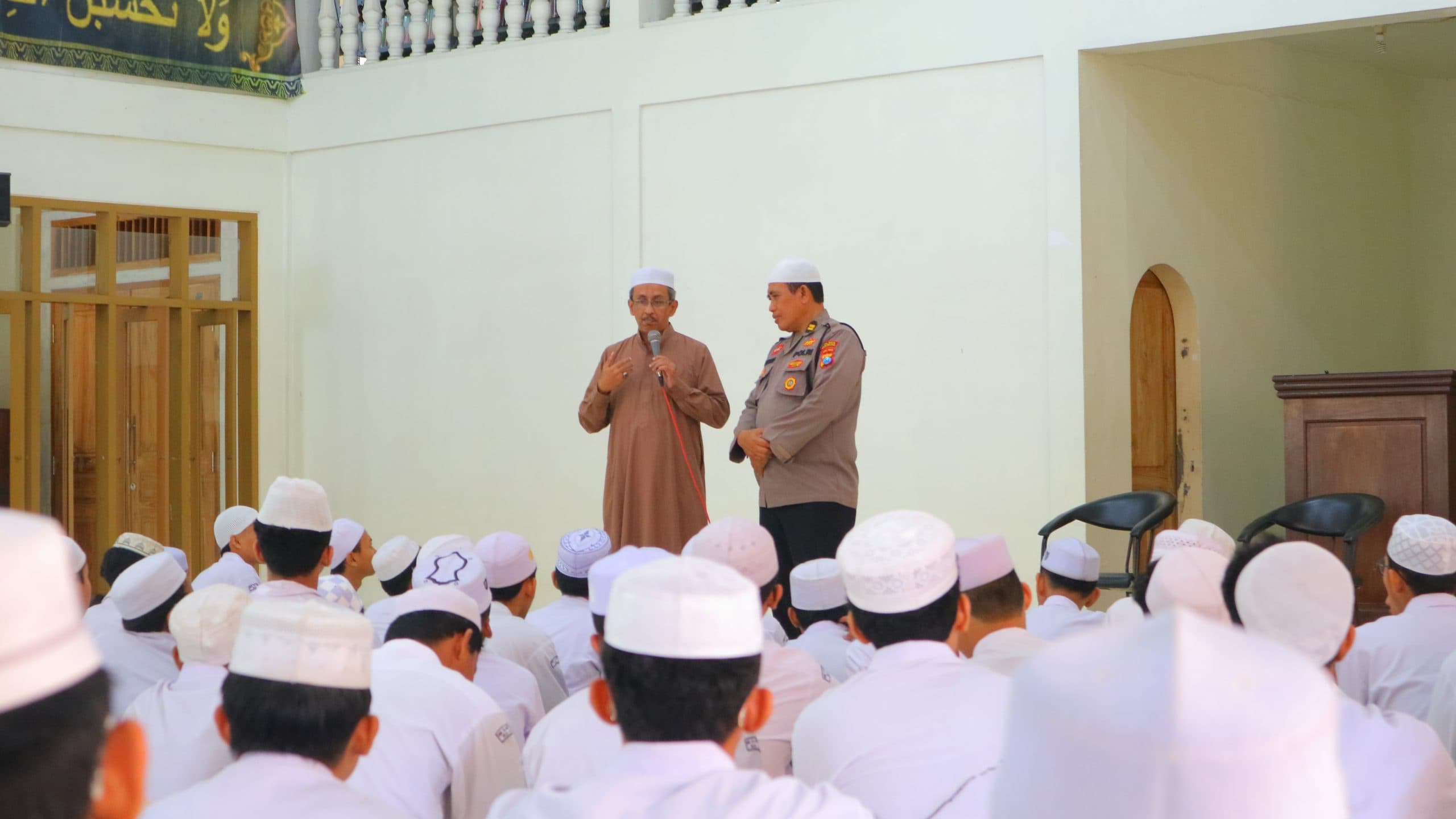 Polres Pasuruan Edukasi Santri YAPI Lewat Program “Go To School”